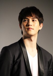 CNBLUE初映画の舞台挨拶レポート