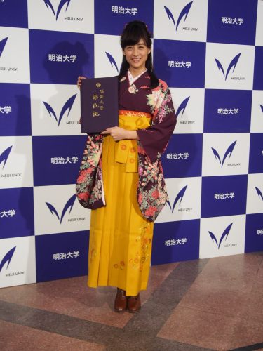 【速報】ぐうかわ！山本美月、可憐な袴姿で明治大学農学部を本日卒業！