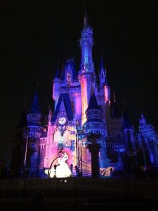 速報 制作費億円 シンデレラ城がプロジェクションマッピングで幻想的に変わる Cancam Jp キャンキャン