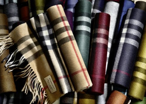 The Burberry Scarf Bar - Classic Cashmere Scarve_003