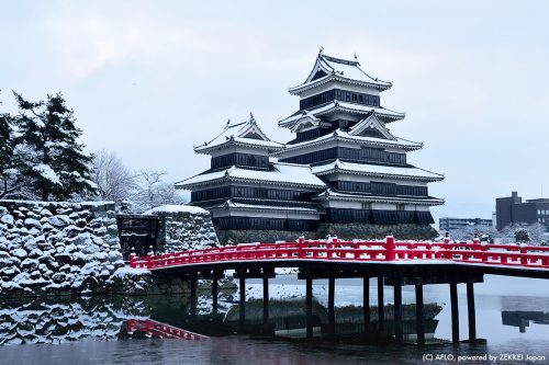 （東日本）雪化粧を施した松本城①（aflo_JWDA010869）