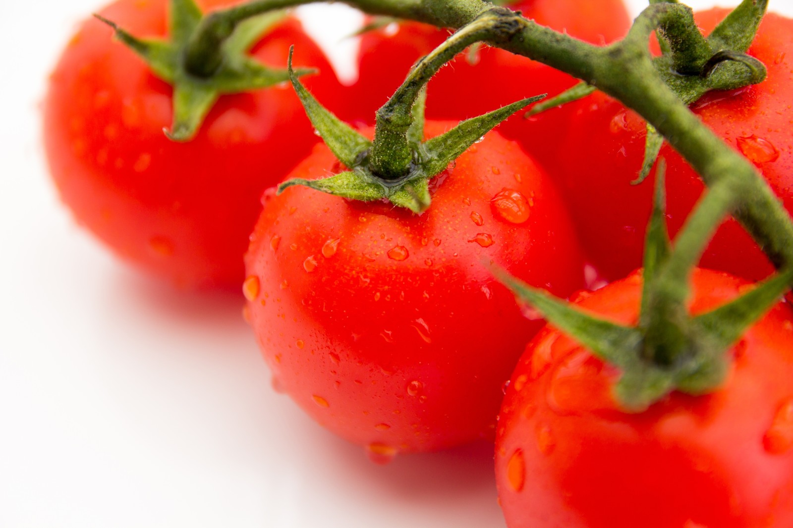 トマトを食べるタイミングは 朝 が美容にいちばん効果的 その理由とは