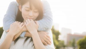 本日 ハグの日 男女の 好きなハグ を調査してみたら 意外と似た結果に