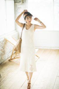 白ワンピースコーデ11選 代女性におすすめ 大人かわいい着こなし