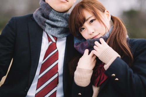 初めて付き合ったのはいつ 女子は 中高 が約6割 一方男性は アレ 意外と遅い