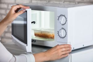 えぇえぇぇ 過半数が間違えてる 冷蔵庫 炊飯器 電子レンジ キッチン家電の正しい使い方 Cancam Jp キャンキャン