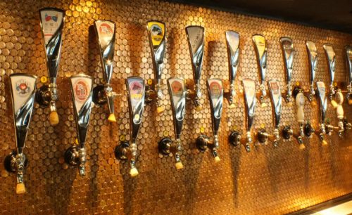 Two Dogs Taproom、タップ、ビール、クラフトビール、サーバー