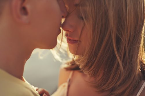 男性が「可愛い！」と思うデートでのキスのおねだりテク