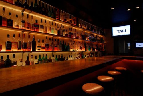 初心者さんにオススメ 女性も入りやすい都内のお洒落なbar5選 Cancam Jp キャンキャン