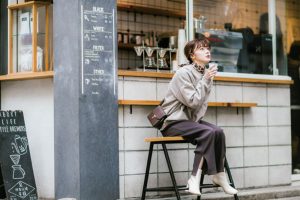 今日のコーデ スカーフ合わせで女らしく ゆるスエットの最旬きれいめスタイル Cancam Jp キャンキャン