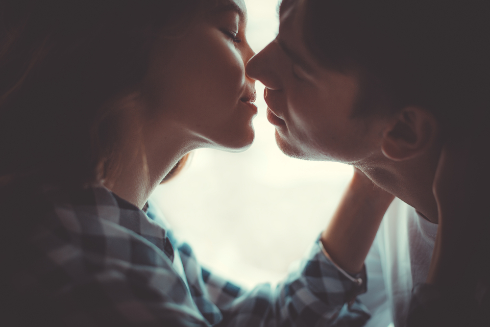 男性がキスしたくなるとき 女性の唇 行動 距離など男子の本音