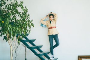 今日のコーデ 休日デニムの新バランス 定番ジャケットを新鮮に Cancam Jp キャンキャン