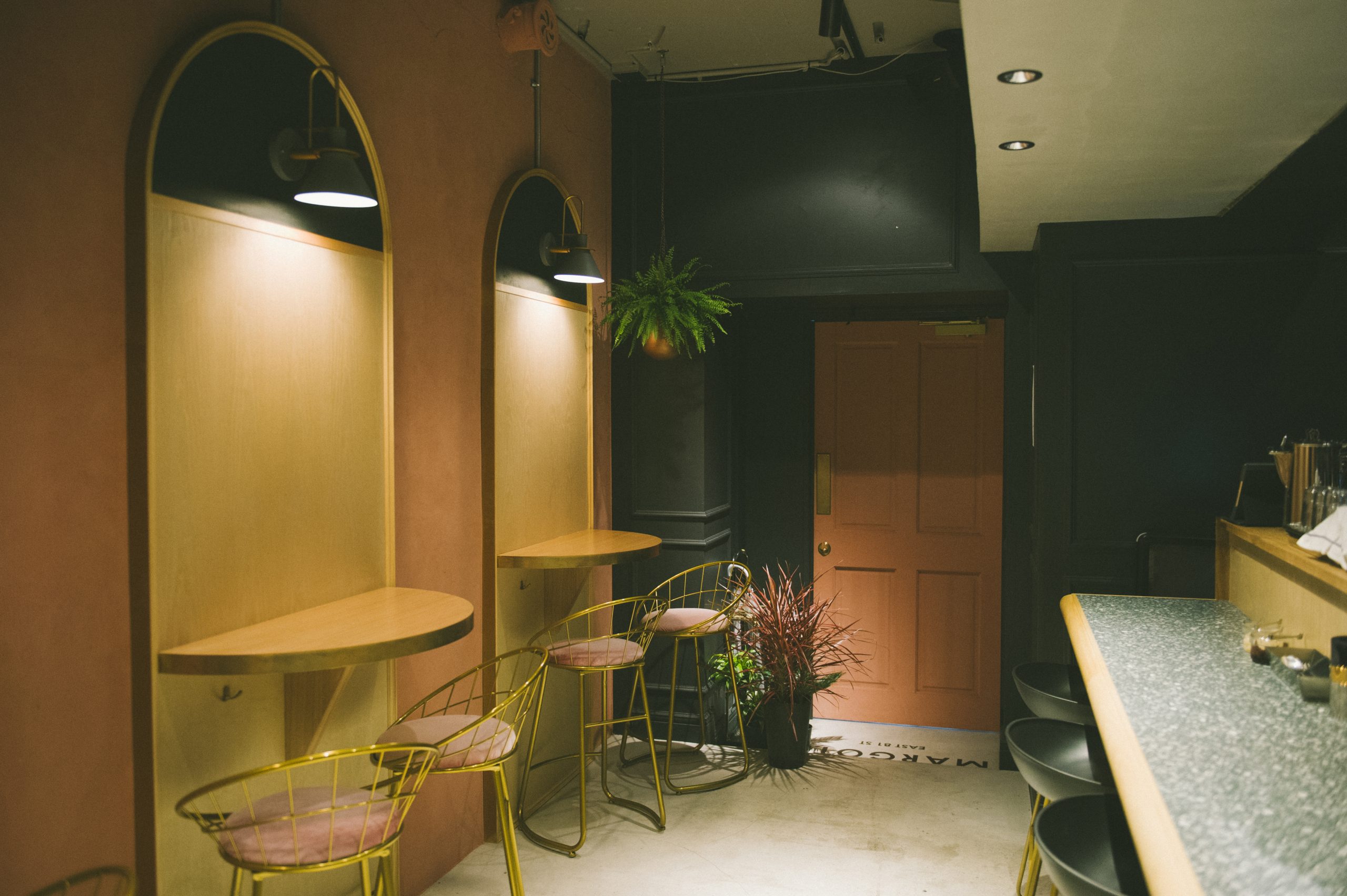 洗練されたピンクの世界でいただく ちょっぴり贅沢したい日のごほうびカレー 濱 正悟のカレー連載 Cancam Jp キャンキャン