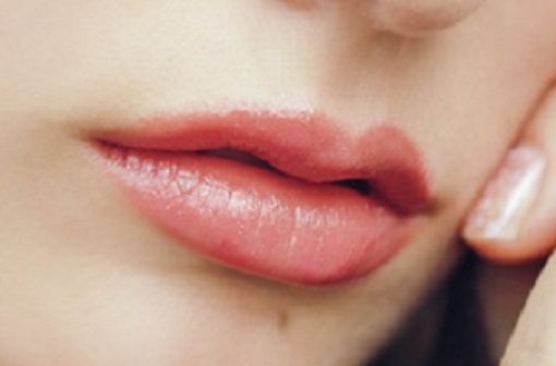 ◆YSLのリップで、ちゅるんとツヤめき色づく唇へ！