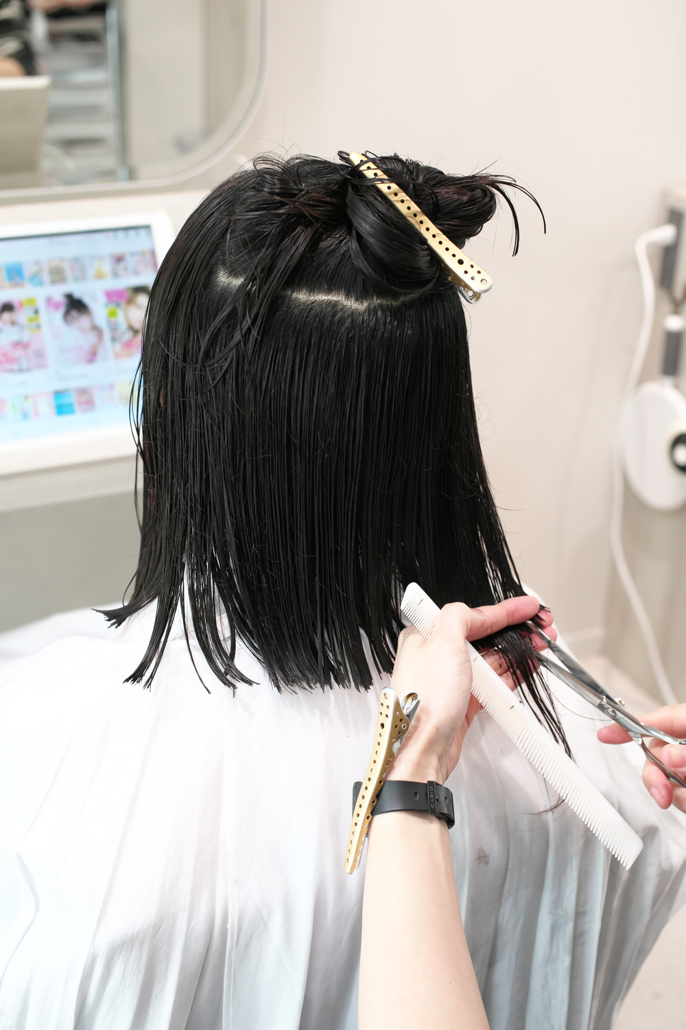 野暮ったくならない暗髪 はこのオーダーで決まり ばっさりcmカットで 黒髪ロブ に挑戦 トレンドヘア連載vol 15 野暮ったくならない暗髪 はこのオーダーで決まり ばっさりcmカットで 黒髪ロブ に挑戦 トレンドヘア連載vol 15
