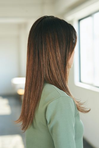■前髪なし×シンプルなストレートロングのヘアアレンジ