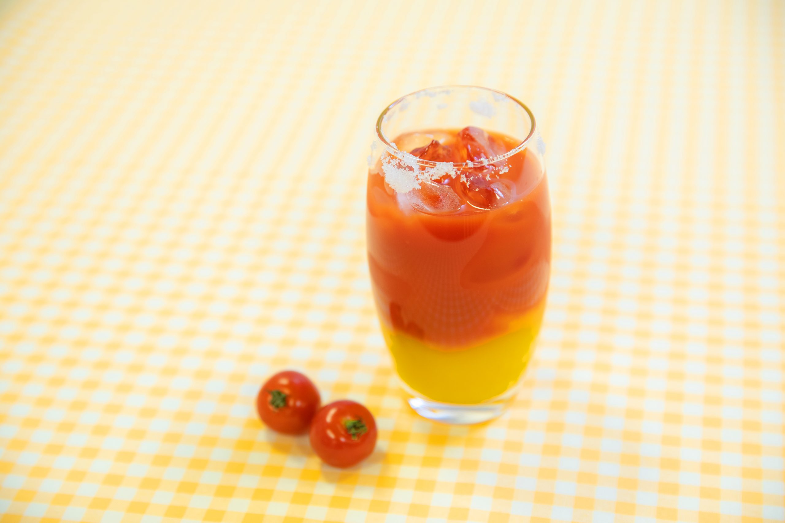 おしゃれで美容にいい カクテル風 トマオレジュース ボイメン 小林豊連載vol 41 Cancam Jp キャンキャン