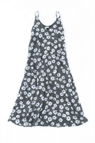明日なに着る 大人モノトーンに甘さを 注目ブランド Litralの花柄キャミワンピース Cancam Jp キャンキャン