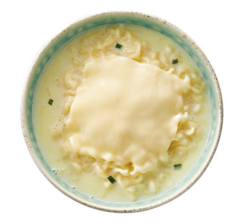 ストック食材で簡単 サッポロ一番塩らーめん チーズがうま Cancam Jp キャンキャン