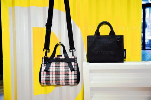 ディーゼル】女のコに“使いやすいサイズ“の日本限定バッグが登場 