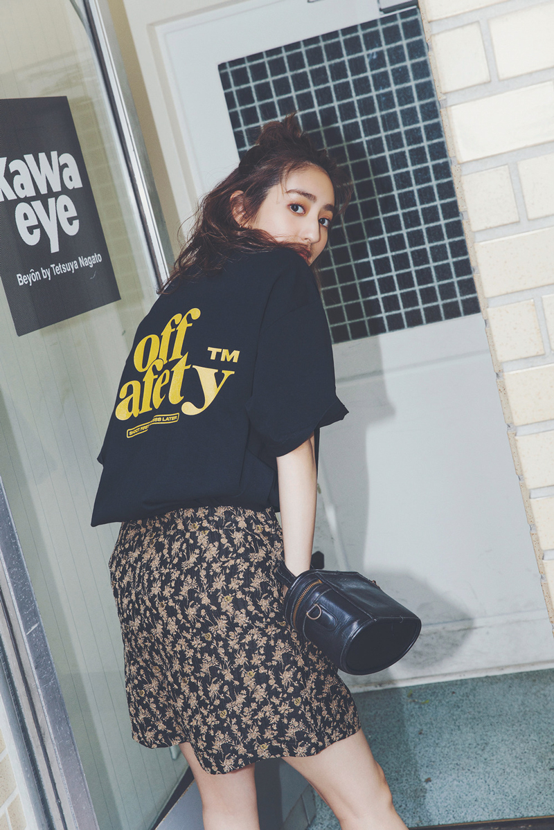 今日のコーデ この夏はやんちゃな柄ショーパン Tシャツで大人popに Cancam Jp キャンキャン