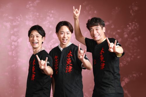 嵐 櫻井翔 妻夫木聡 佐藤隆太が思い出の地へ 親友3人のプライベート夏休みに完全密着 Cancam Jp キャンキャン