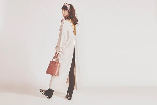 シャツワンピースコーデ8選 フーディやパンツとのレイヤードがおすすめ 秋冬