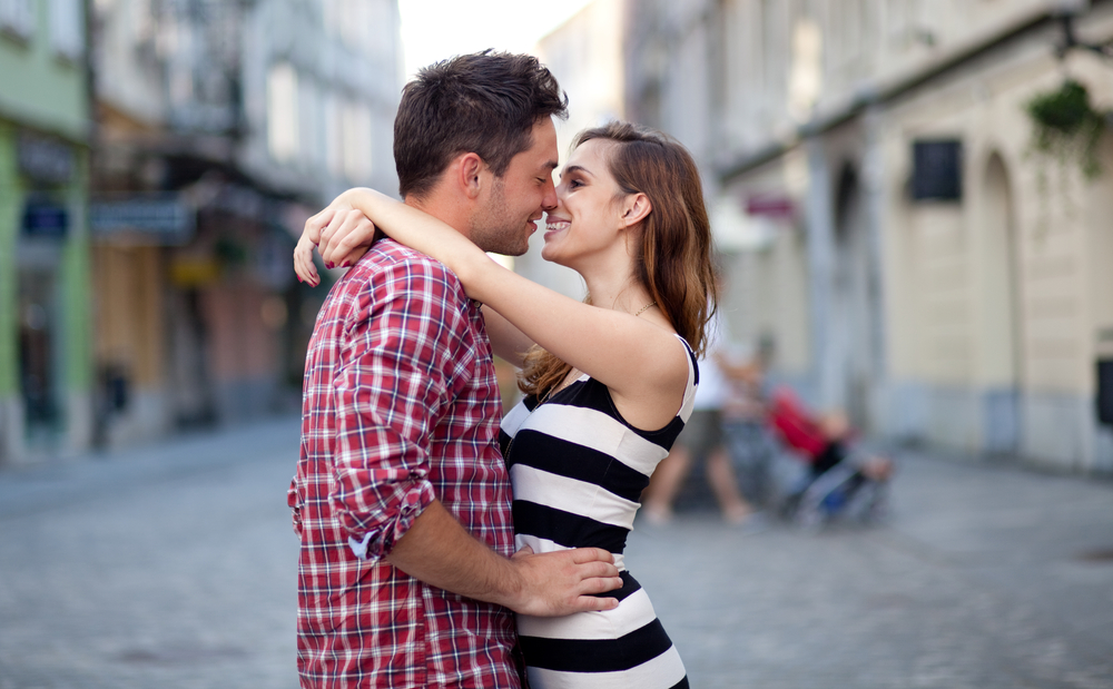 男性がキスしたくなるとき 女性の唇 行動 距離など男子の本音