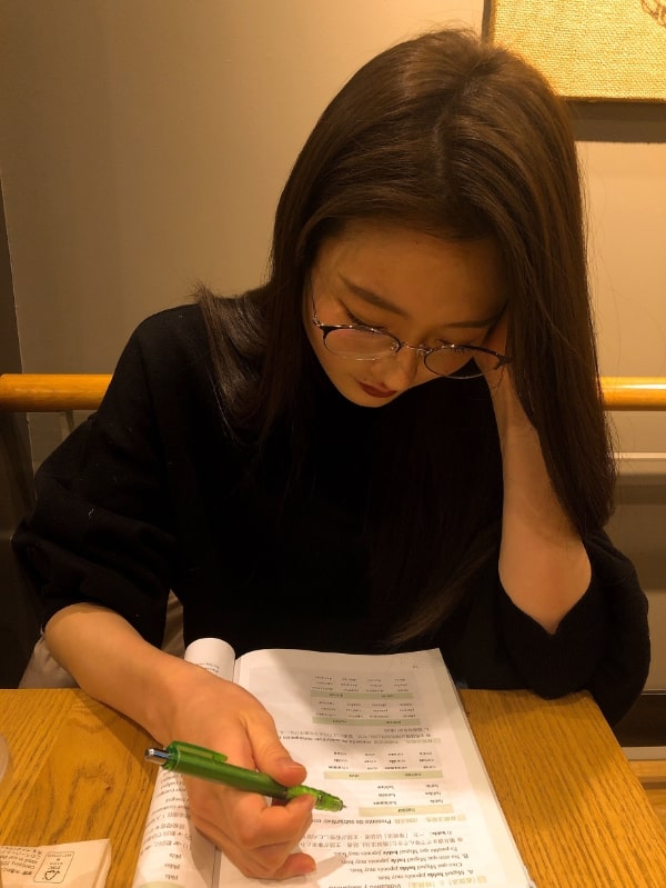 スマホが気になって集中できないとき ミス東大 神谷明采さんが教える 誰でも集中力アップ のヒント Cancam Jp キャンキャン