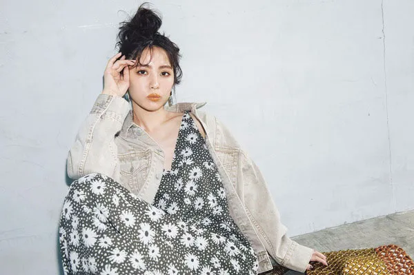 カラバリも豊富に デニムジャケットの最旬コーデ10選 Gジャンをおしゃれに着るコツ 21レディース