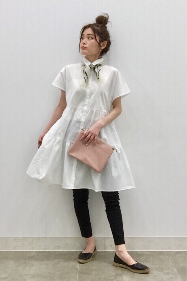 Gu 雨の日コーデ 梅雨に必要な服 Guのワンピース レイングッズが激売れしてます Cancam Jp キャンキャン