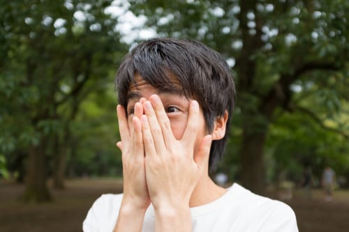 男性が好きな人にとる態度は 職場でもバレバレな好きサイン Cancam Jp キャンキャン