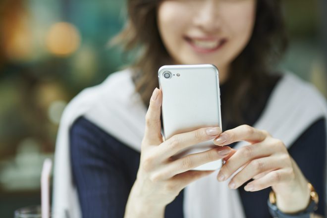 女性が好きな人にとる態度とは 無意識な行動から脈ありサイン Lineの特徴 Cancam Jp キャンキャン