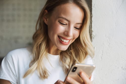 Lineで好きな人と会話を続ける方法 初めて送るlineから盛り上がるネタまで Cancam Jp キャンキャン