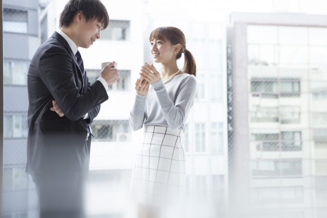 社内恋愛がバレる原因はふたりの雰囲気や行動にアリ 社内バレを防ぐごまかし方 Cancam Jp キャンキャン