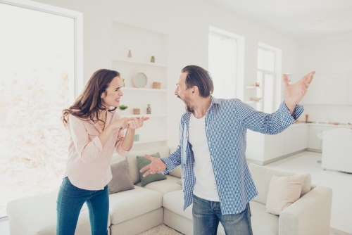 家族の仲が悪い家の特徴5つ 家族仲の悪さが恋愛に与える無意識的な影響も Cancam Jp キャンキャン