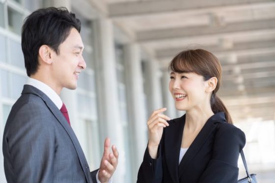 男性心理を読み解く 好意があるときの視線とそうでない視線の見分け方 Cancam Jp キャンキャン