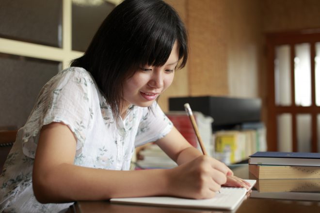 丸文字を書く人は優しいってほんと 使える丸文字フォント 可愛い文字の書き方もチェック Cancam Jp キャンキャン