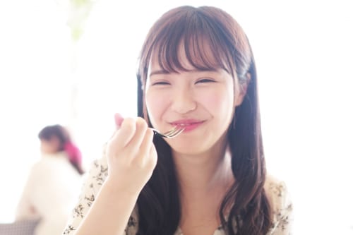 キャピキャピとは具体的にはどんな意味 キャピキャピしてない人との違い Cancam Jp キャンキャン