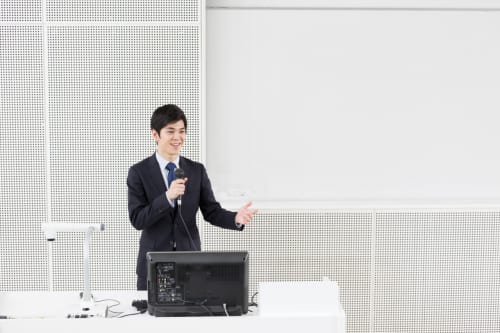 1分間スピーチのネタは何にする 趣味やニュースなど 面白い と思わせるアイデア Cancam Jp キャンキャン