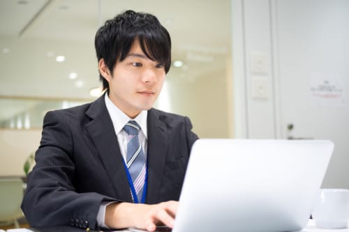 お誘いメールはどう送る 上司へのお誘いメール例文やお誘いへ返信する例文 Cancam Jp キャンキャン