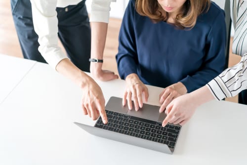 お誘いメールはどう送る 上司へのお誘いメール例文やお誘いへ返信する例文 Cancam Jp キャンキャン