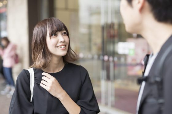 見つめ合う男女の心理とは 目が合った瞬間の反応で分かる気持ちの読み取り方 Cancam Jp キャンキャン