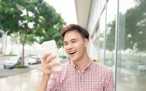 サングラスの絵文字は脈アリ 男が使う絵文字4つの意味を解読 Cancam Jp キャンキャン