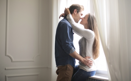 本当に気持ちがいいキスとは 男女が語る 気持ちいキス 体験談10とキスの仕方 Cancam Jp キャンキャン