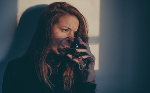 酒癖悪いって最悪 酒癖悪いな と感じた女の言動と酒癖が悪い男への対処法 Cancam Jp キャンキャン