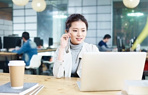 お誘いメールはどう送る 上司へのお誘いメール例文やお誘いへ返信する例文 Cancam Jp キャンキャン