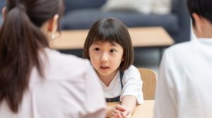 過干渉とは 境界線と過干渉な親に育てられた子どもの特徴5つ Cancam Jp キャンキャン