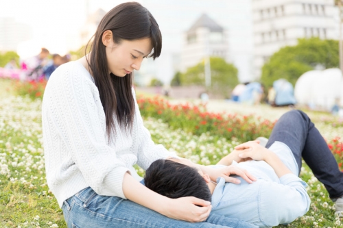 彼氏が喜ぶ女子のイチャイチャの方法10選 イチャイチャしたいサインはコレ Cancam Jp キャンキャン