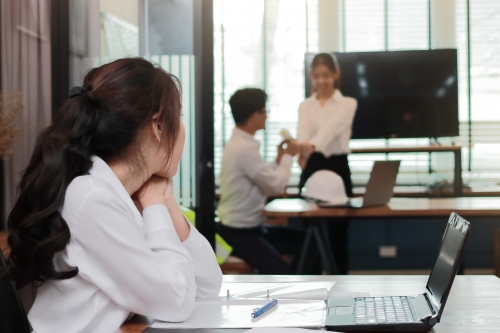 拗ねる大人の心理って 拗ねる女性に対する男の本音や 拗ねる顔文字 も Cancam Jp キャンキャン